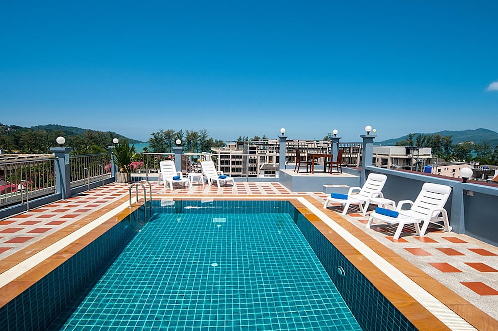 The Crystal Beach Hotel 54/56