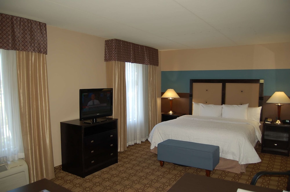 Hampton Inn and Suites Charlotte Airport 17/63