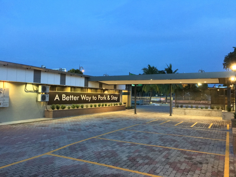 Talents Motor Park Hotel 33/37