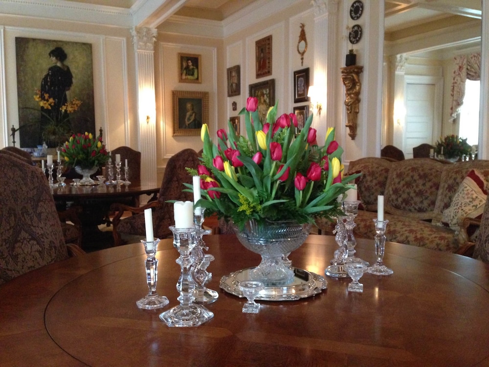 Burke Mansion 28/43