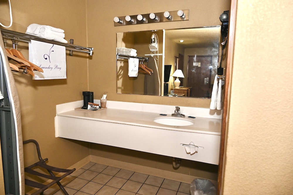 Fortune Inn And Suites Newport 29/50