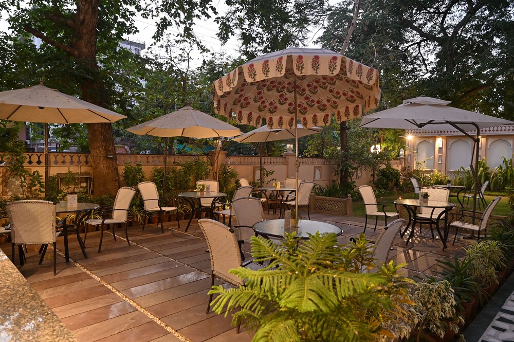 Om Niwas Suite Hotel 55/67