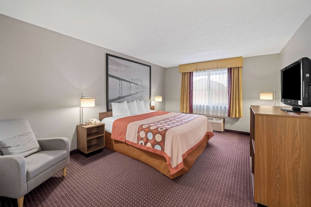 Super 8 by Wyndham Waverly 26/57