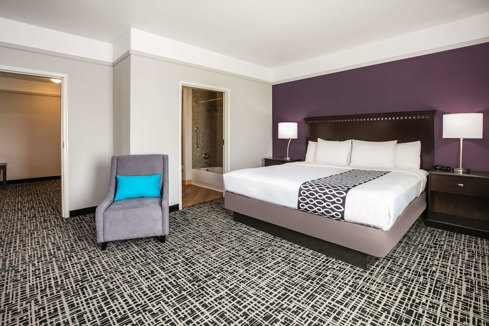 La Quinta Inn and Suites by Wyndham Brownwood 14/37
