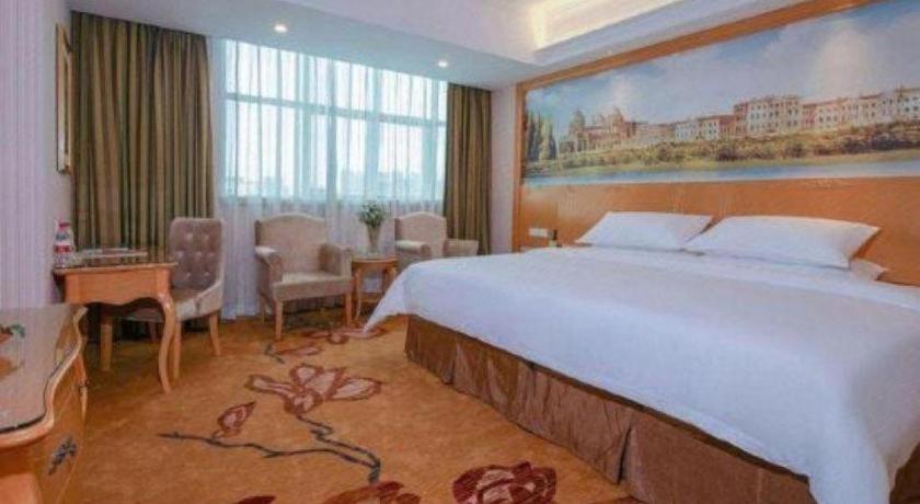 Vienna Hotel (Huizhou Qiuchang Yingbin Road) 18/57