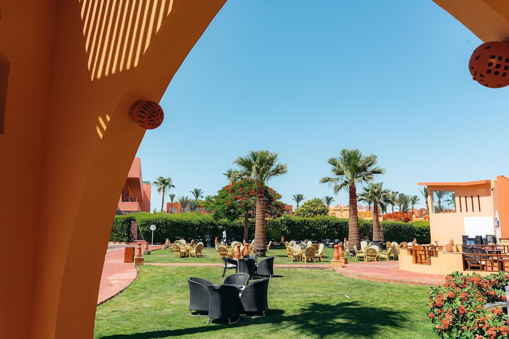 Nubian Village Hotel 60/70