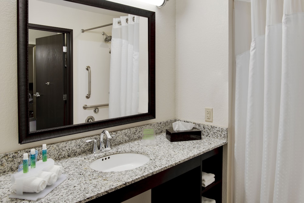 Holiday Inn Express Suites Nevada 19/66