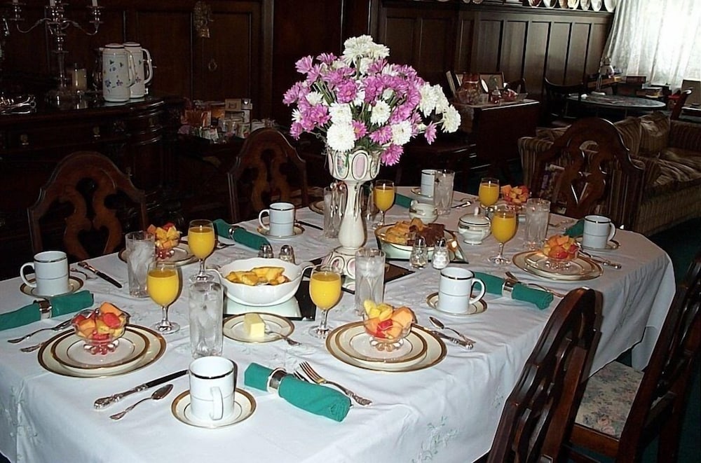 Victorian Inn Bed and Breakfast 21/29