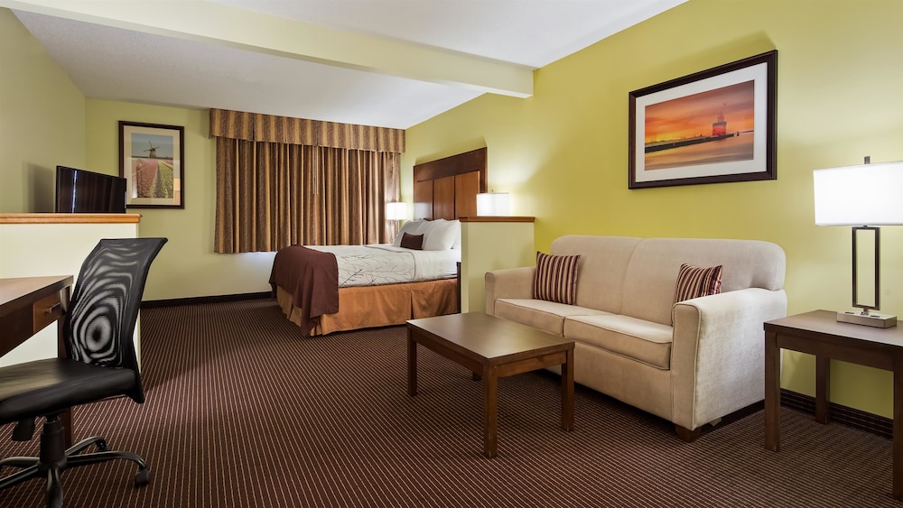 White Pines Inn & Suites of Holland 31/48