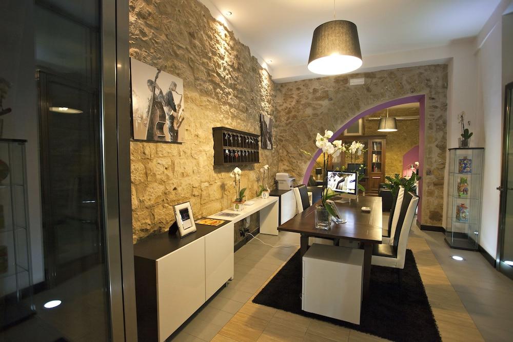 Home Hotels 14/20