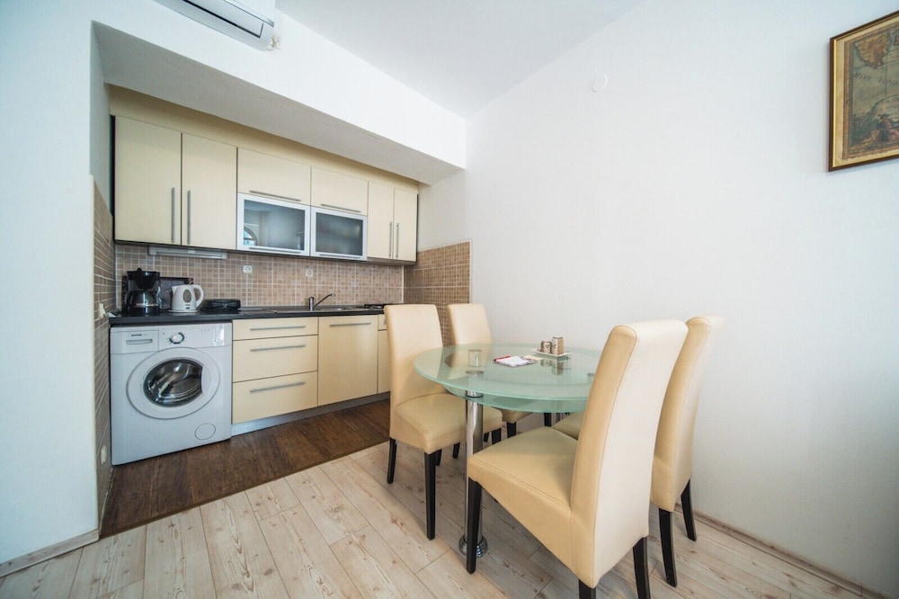 M & J Central Suites 50/50