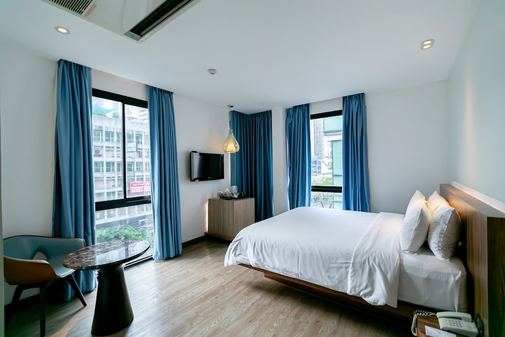 Uno Express Asoke Sukhumvit Bangkok 33/67