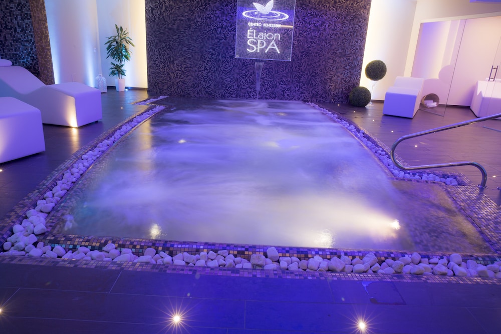 swimming pool spa