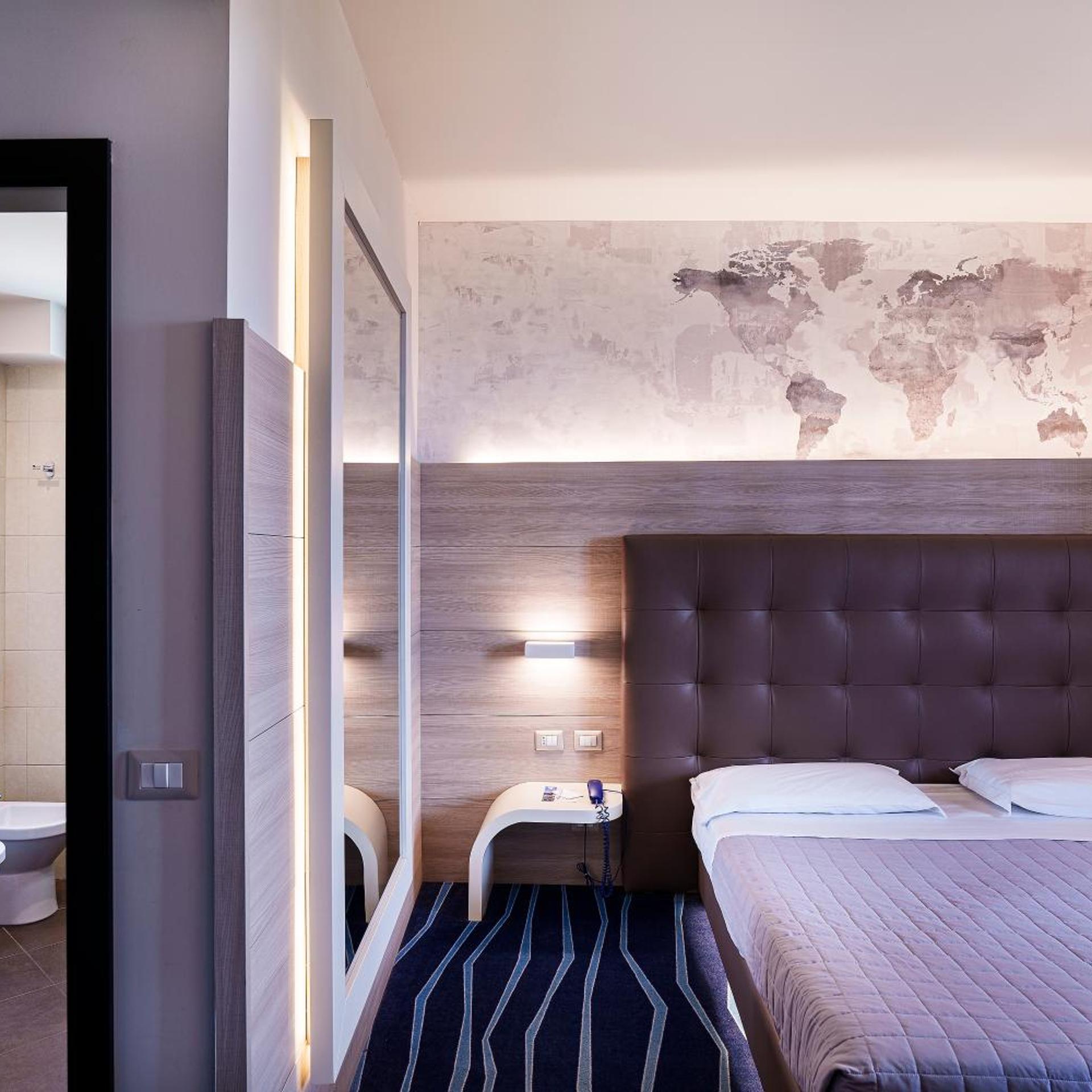 Room, Double or Twin Bed, Pool View