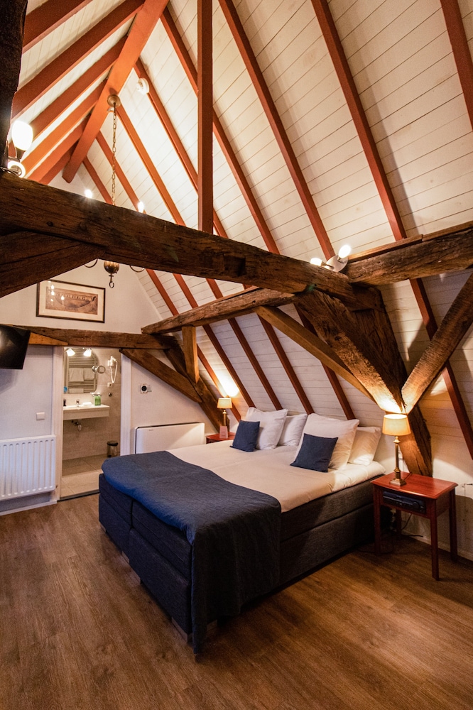 Grand Hotel De Draak and Residence Dagmara 25/43