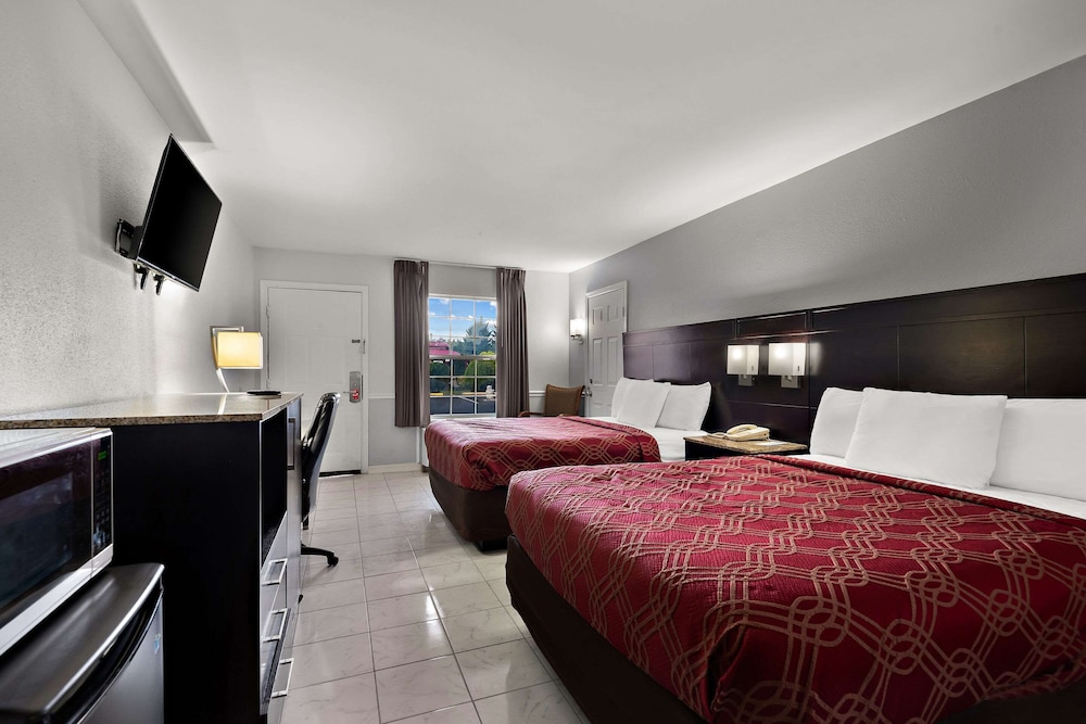 Econo Lodge Princess Anne 6/40