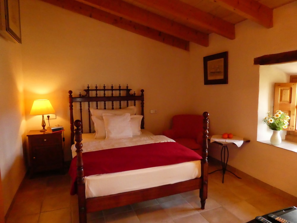 Finca Hotel Can Estades 20/63
