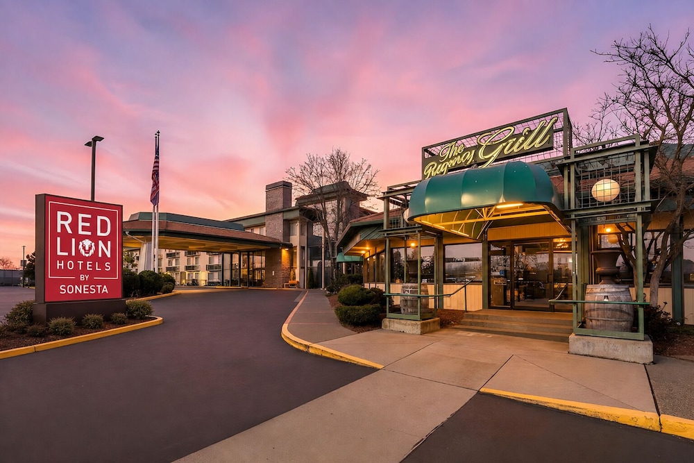 Rogue Regency Inn and Suites 6/80
