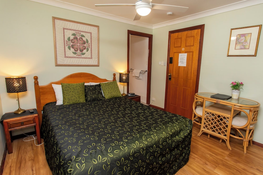 Ainslie Manor Bed and Breakfast 16/66