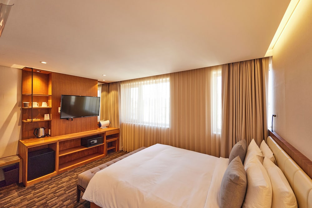 DELUXE, DOUBLE BED
