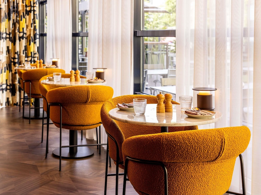 TRIBE Hotel Den Haag Centraal 43/54