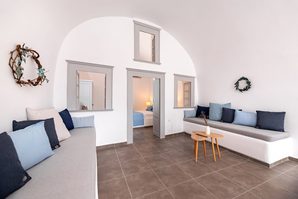 Santorini Caves 26/50