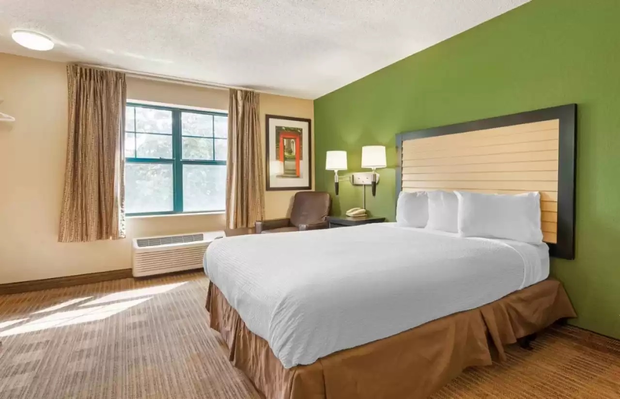 Efficiency, Suite, Queen Bed, Accessible