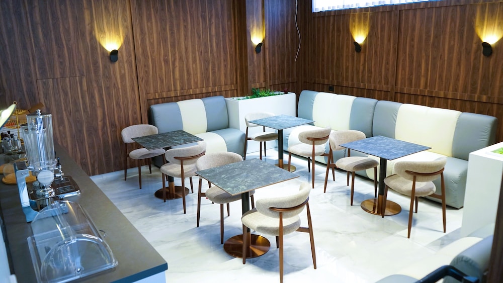 Arbnor Hotel 33/50