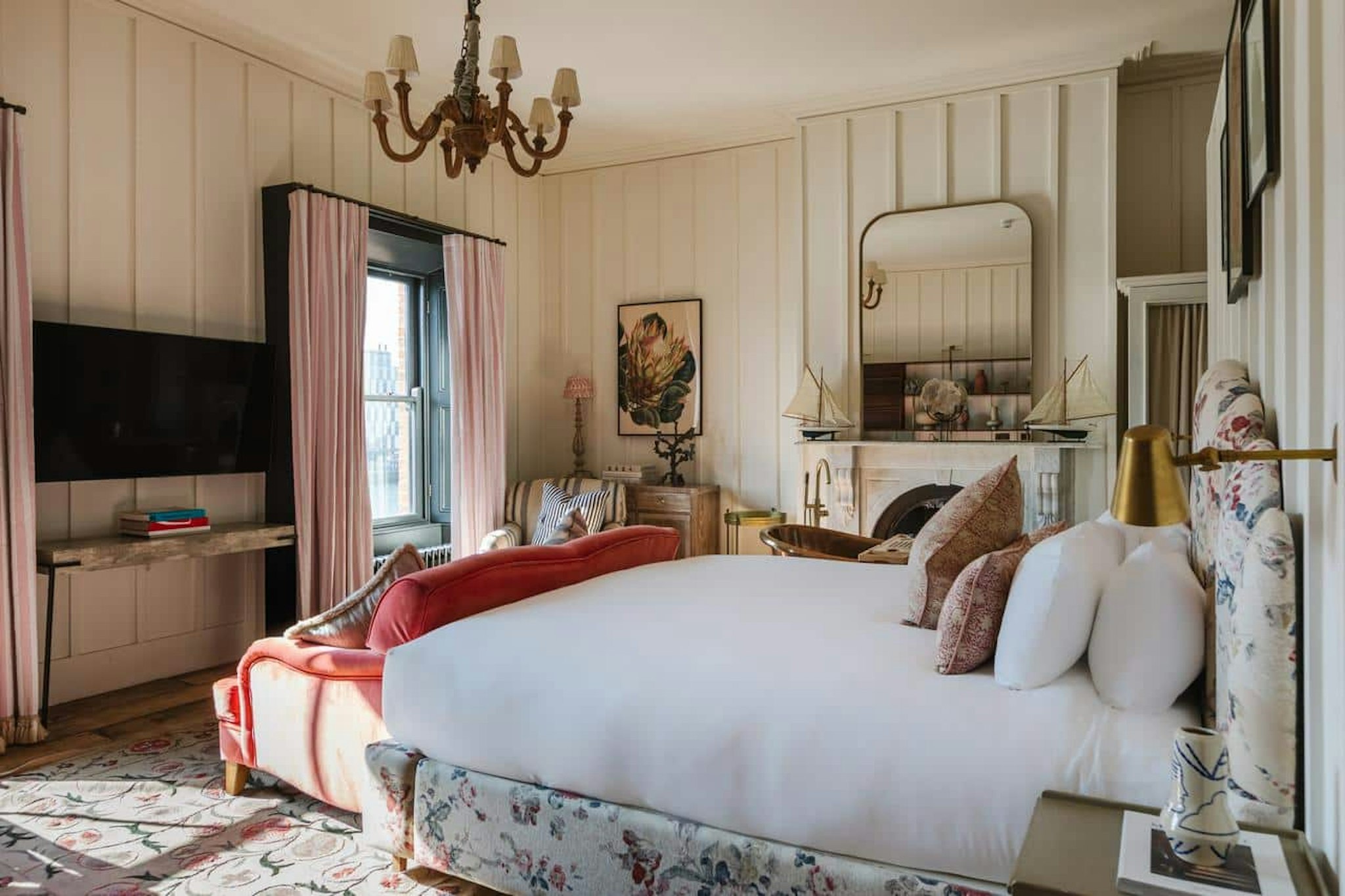 TOWN HOUSE, SUITE