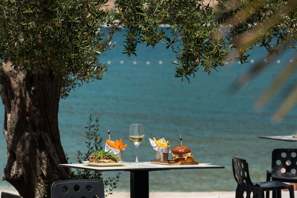 Marinus Beach Hotel 49/56