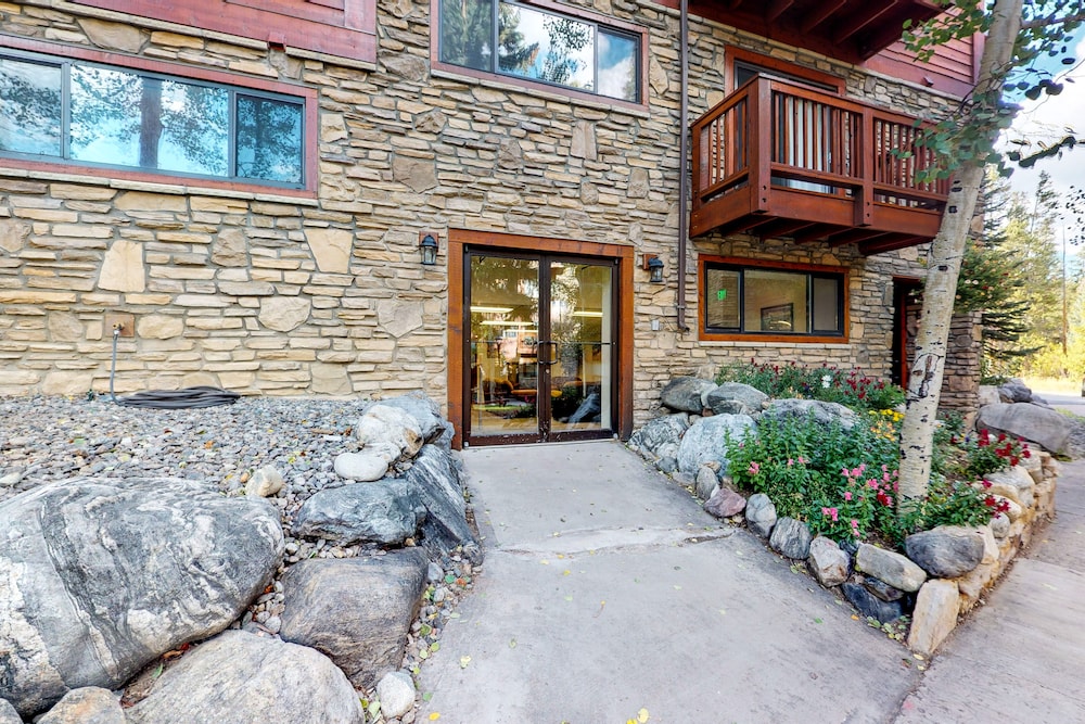 Pine Ridge Condominiums 4/50