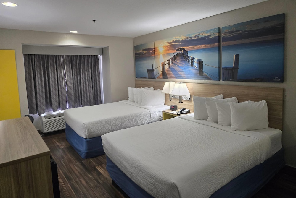 غرفة بسريرين كوين، Days Inn And Suites By Wyndham Tampa Raymond James Stadium 2/10
