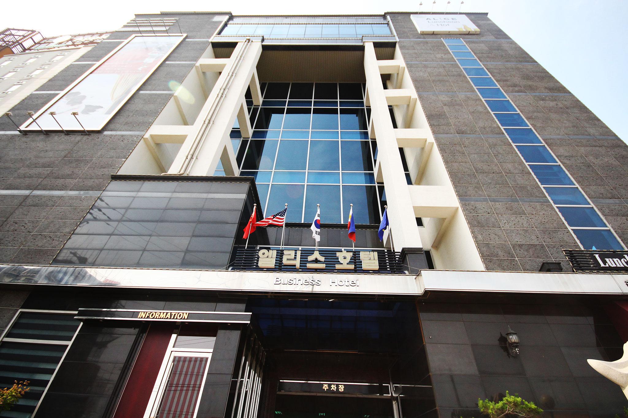 Alice Hotel 3/43