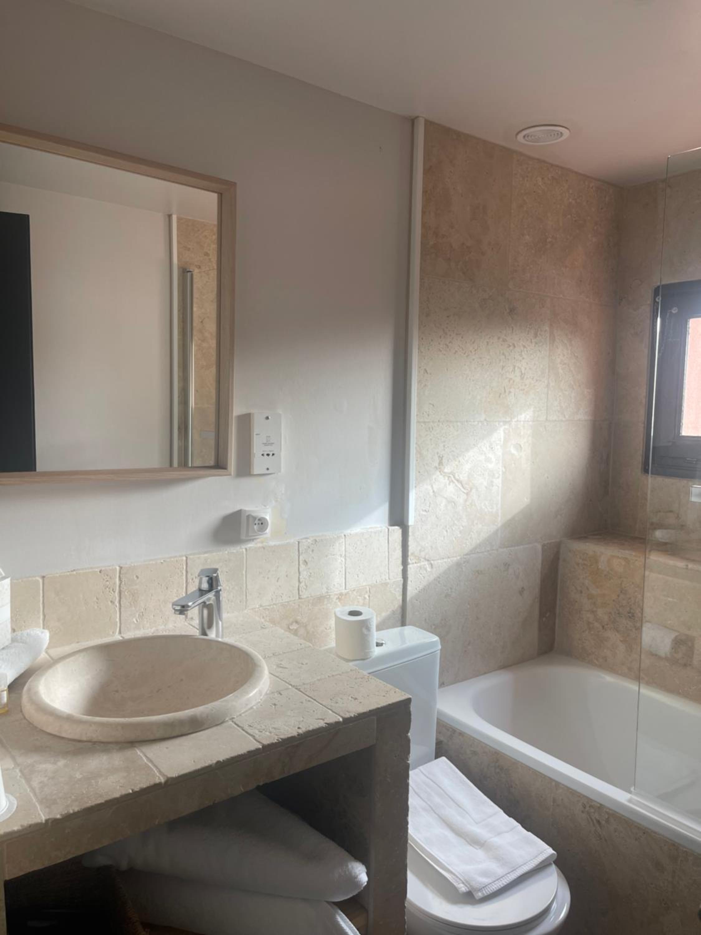 Deluxe, Double or Twin Bed, Hotel L Esplan 3/3