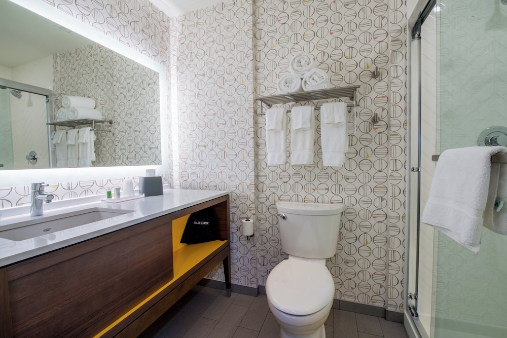 Holiday Inn Edmonton S Ellerslie Rd 46/48