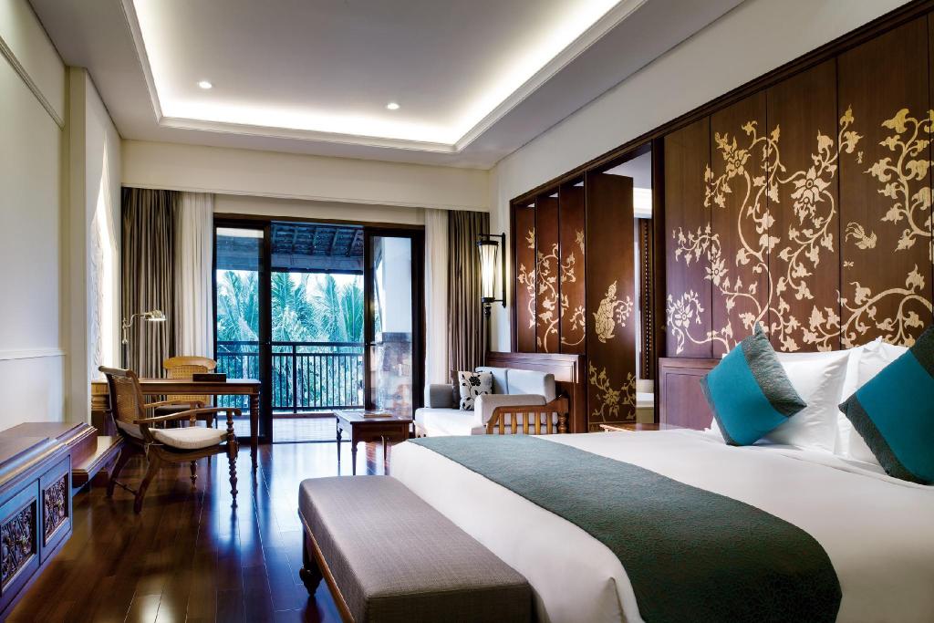 Premium, King Bed, Lounge Access
