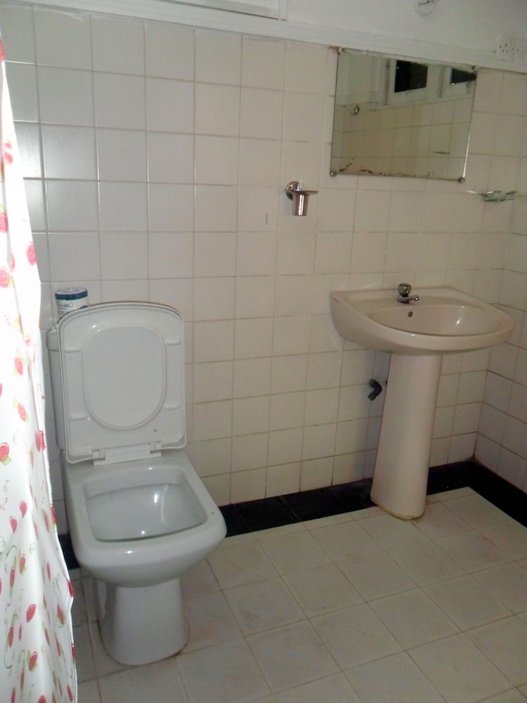 Mahaweli Regent Hotel 38/42