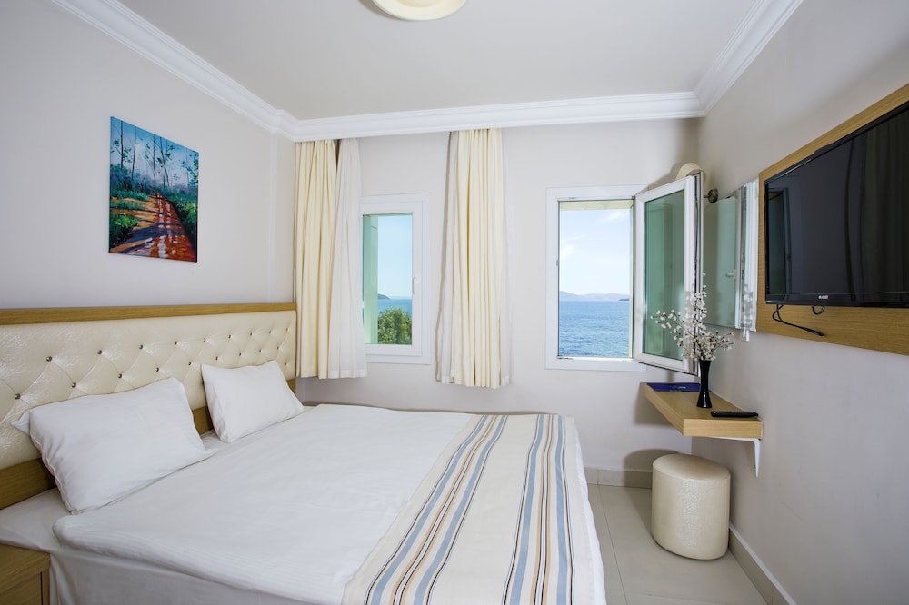 STANDARD, 2 DOUBLE BEDS