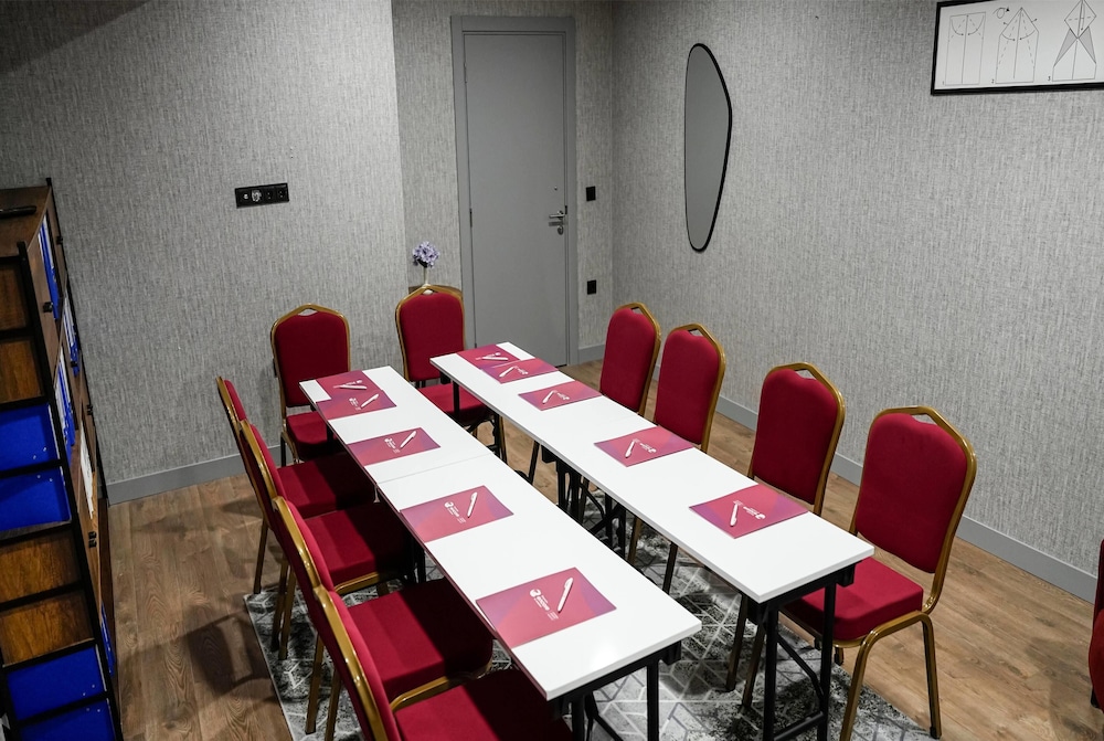 Ramada Encore by Wyndham Istanbul Arnavutkoy 58/64