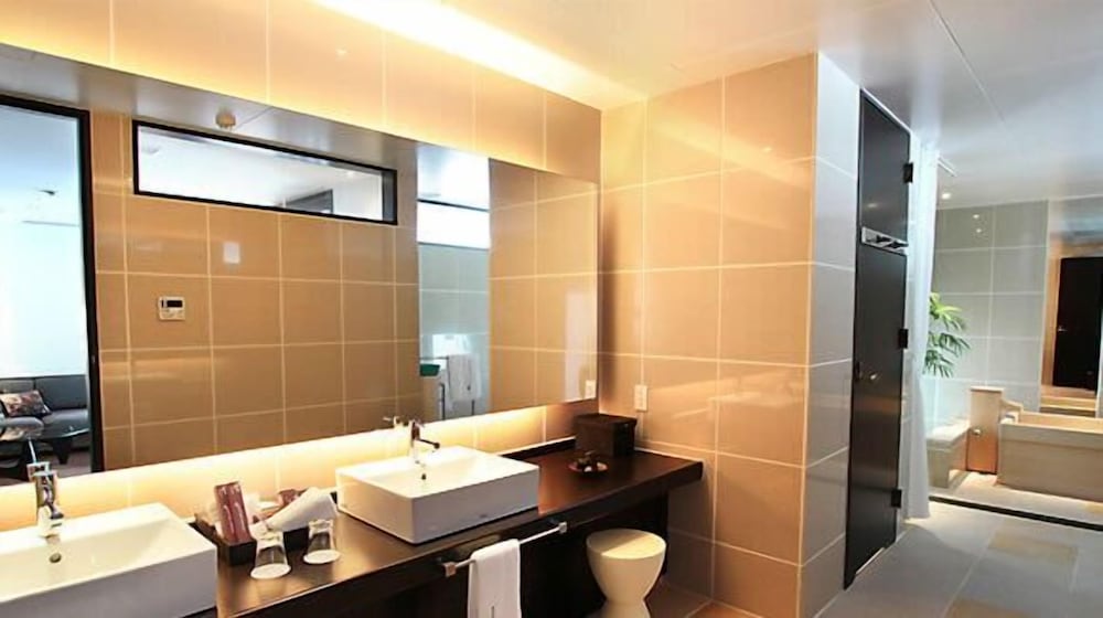 Kizashi The Suite 48/49
