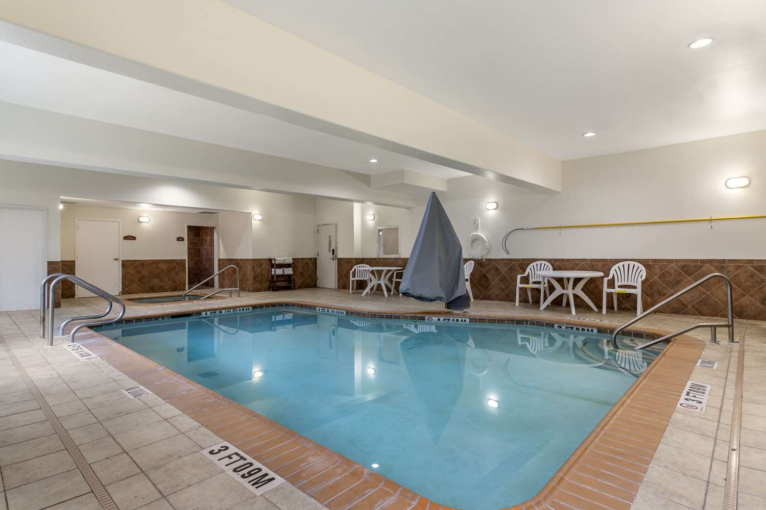 Comfort Suites Medical Center Near Six Flags 21/44