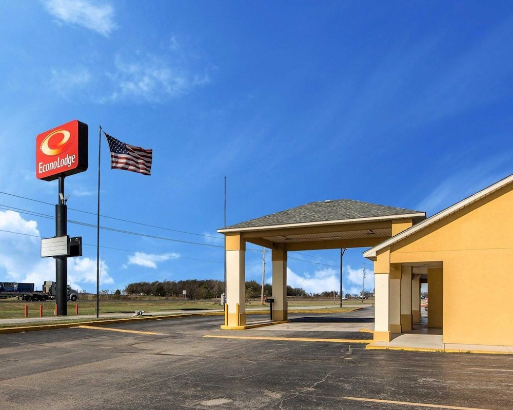 Econo Lodge Pryor 53/58
