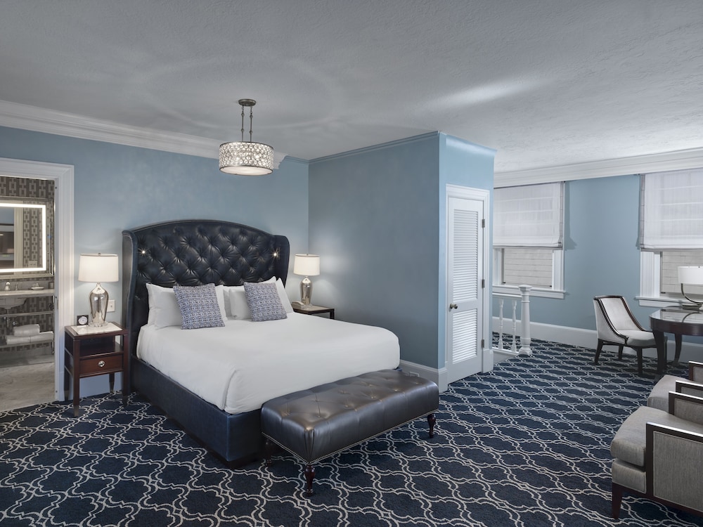 Tower, Suite, King Bed, Bay View
