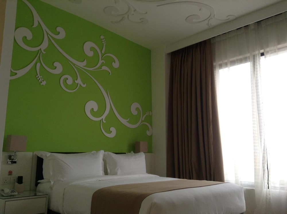 Kings Green Hotel 16/65