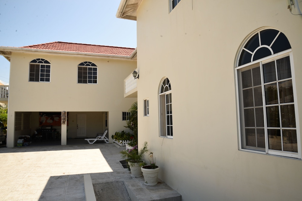 Retreat Guesthouse Luxury Suites 8/50