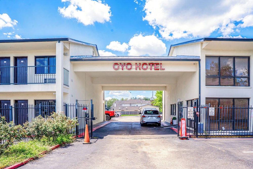 OYO Hotel Houston N Fm-1960 Champions TX 54/58