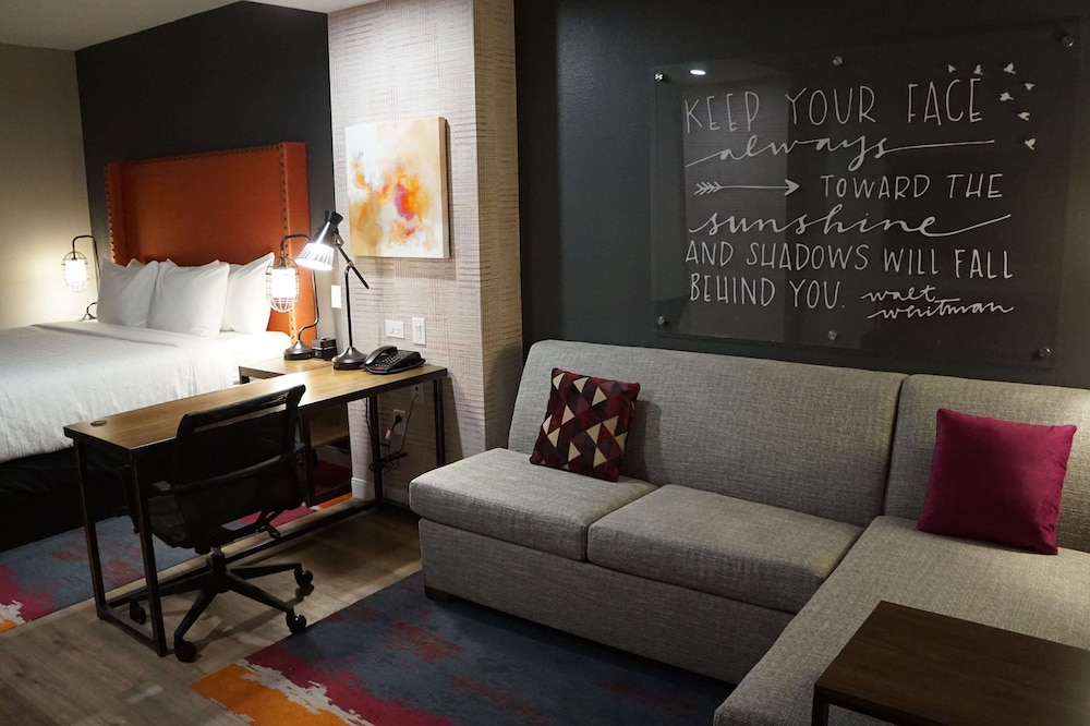 La Quinta Inn And Suites By Wyndham Lewisville 32/50