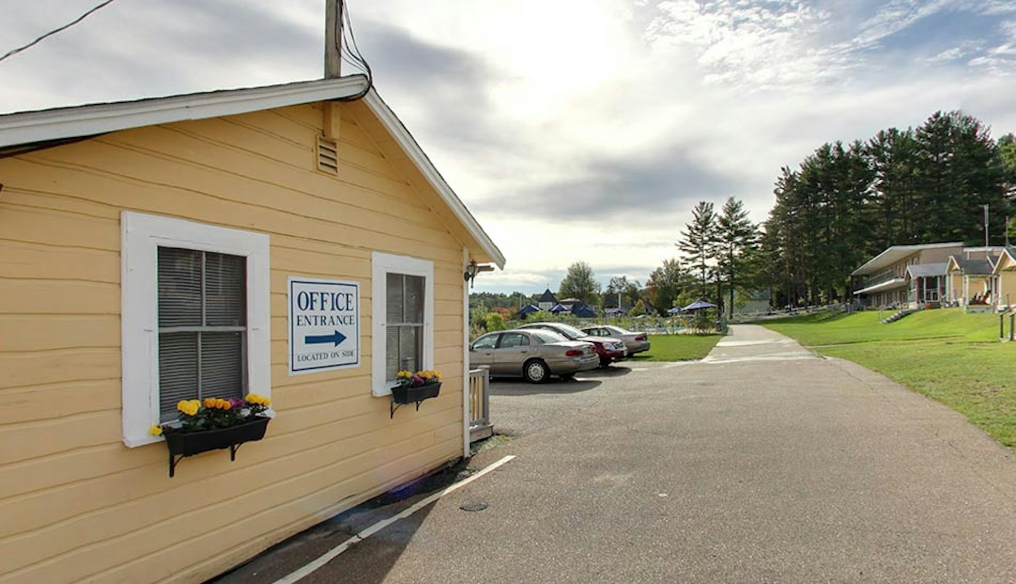 Half Moon Motel And Cottages 32/50