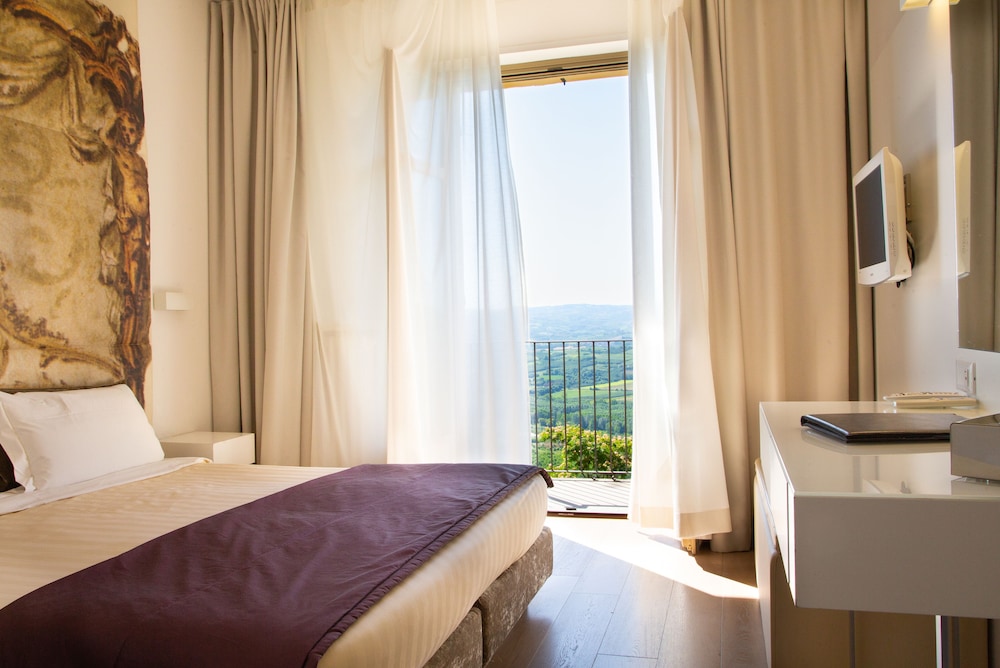 Hotel Castello Di Santa Vittoria 24/47