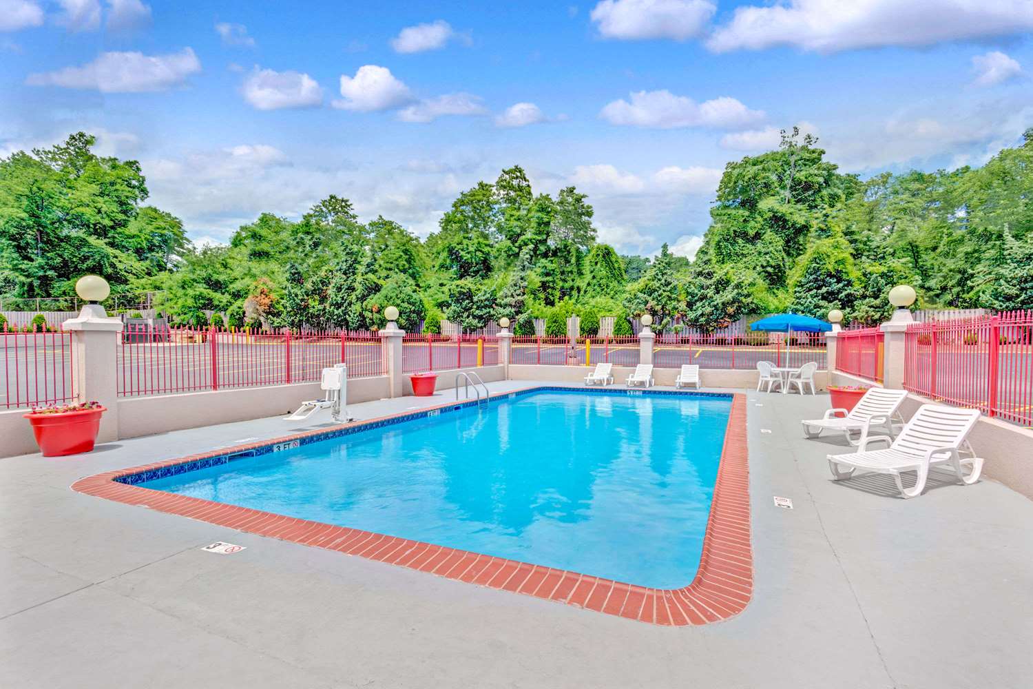 Ramada By Wyndham Baltimore West 4/10